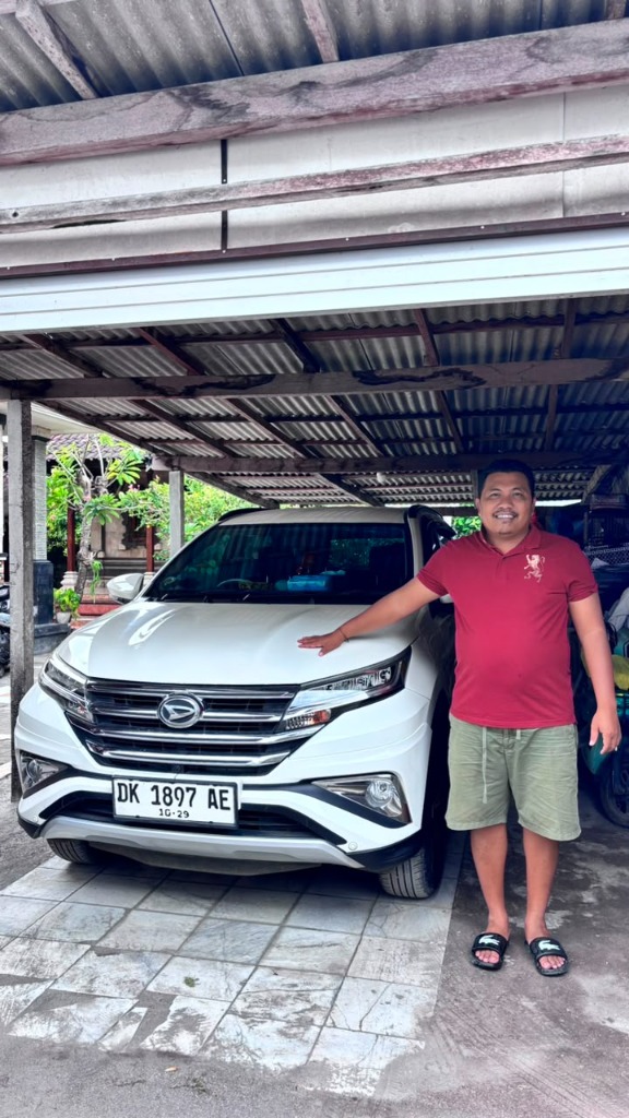 Bli Wayan with Daihatsu Terios R Deluxe (DK 1897 AE)